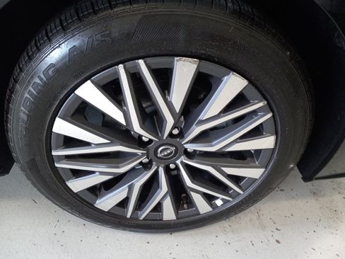 Used 2025 Nissan Altima 2.5 SV FWD image 4