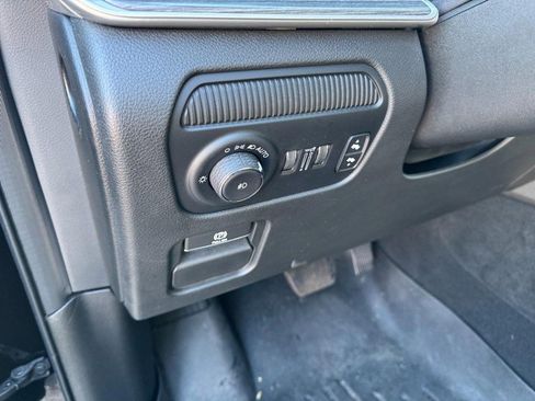 Used 2023 Jeep Wagoneer Series III w/ Premium Group I image 14