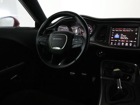 Used 2016 Dodge Challenger R/T w/ Driver Convenience Group RWD image 10