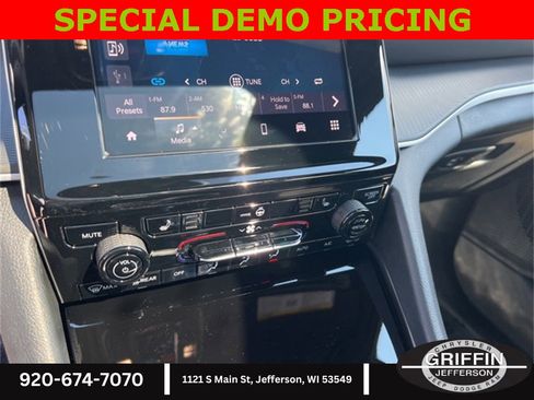 New 2025 Jeep Grand Cherokee Altitude image 24