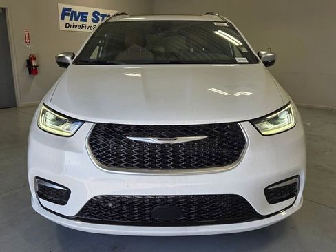 New 2026 Chrysler Pacifica Pinnacle image 2