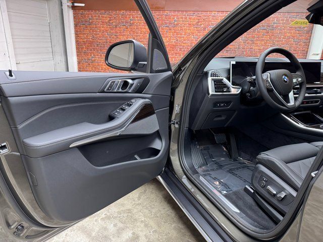 Used 2026 BMW X5 xDrive40i AWD/4WD image 9