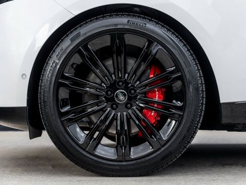 Used 2025 Land Rover Range Rover Long Wheelbase Autobiography image 12