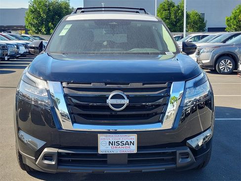 New 2025 Nissan Pathfinder SV w/ SV Premium Package image 5