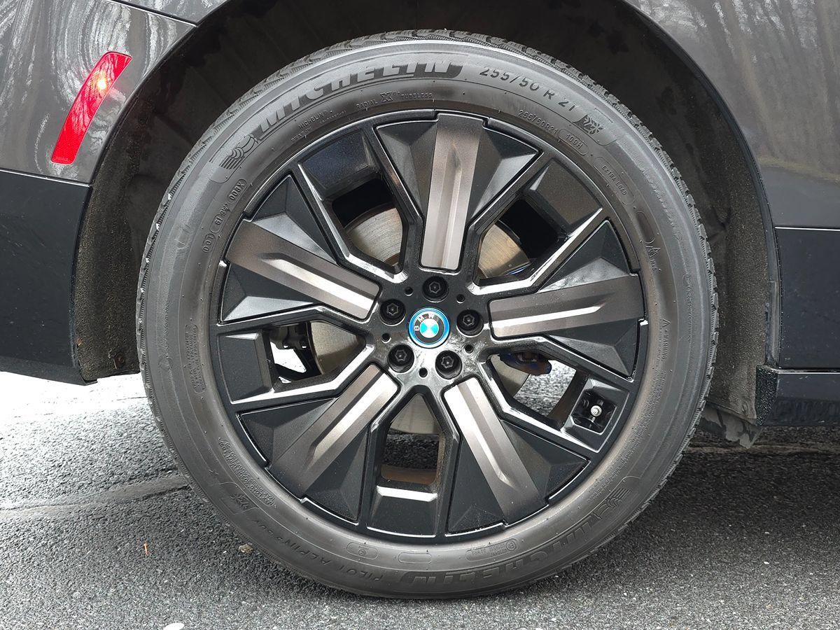 Used 2024 BMW iX xDrive50 w/ Premium Package AWD/4WD image 66