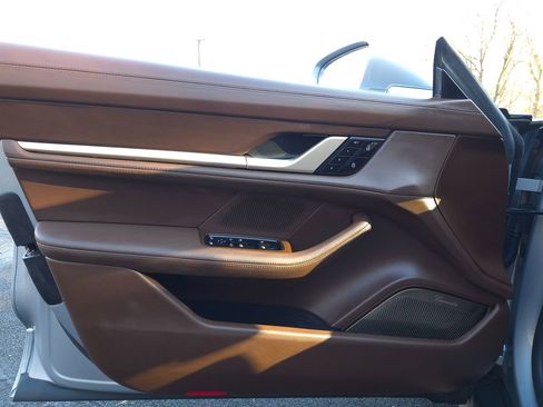 Used 2020 Porsche Taycan Turbo image 27