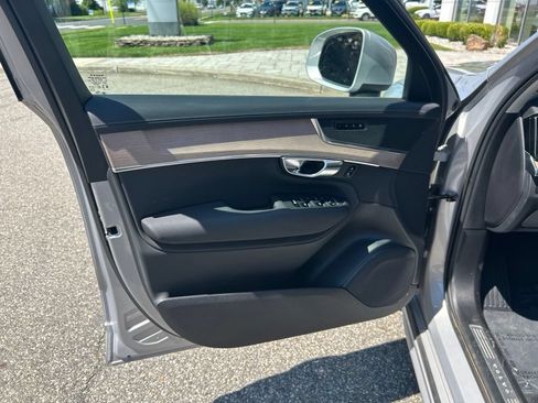 Used 2025 Volvo XC90 B6 Plus AWD/4WD image 21