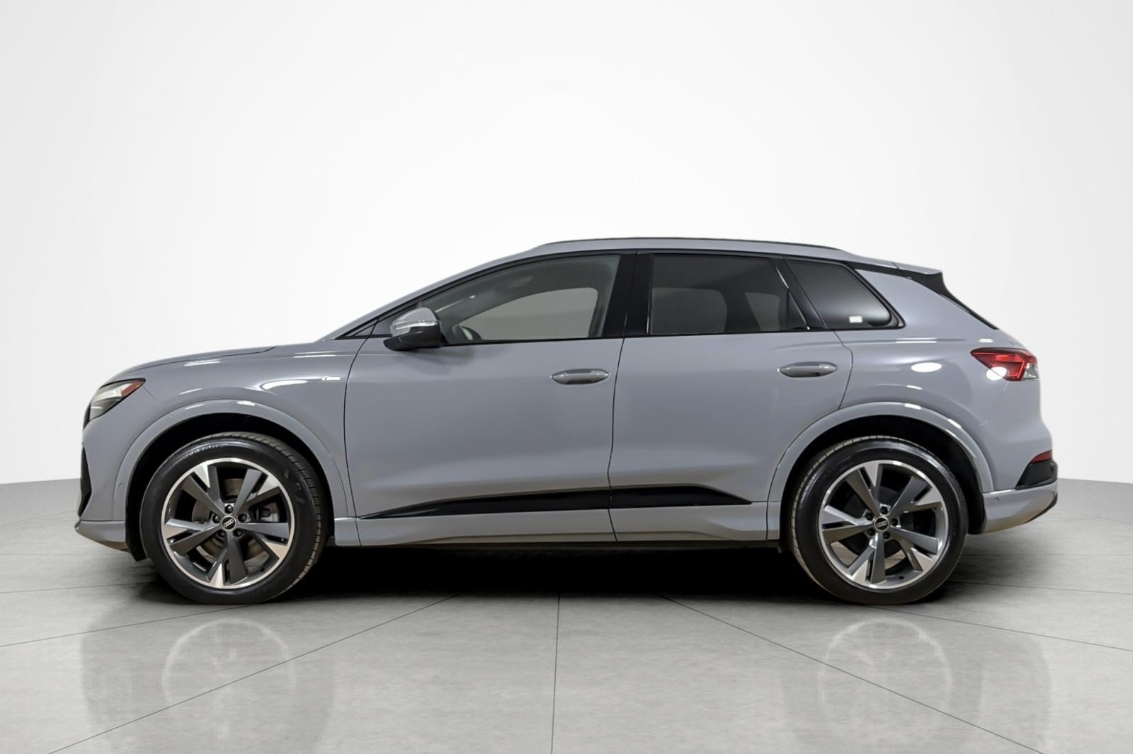 Certified 2023 Audi Q4 e-tron Premium Plus w/ Premium Plus AWD/4WD image 2
