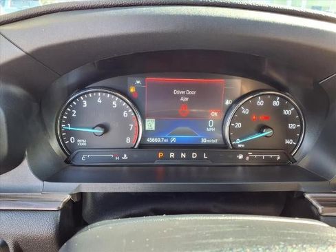 Used 2023 Ford Explorer Limited image 15