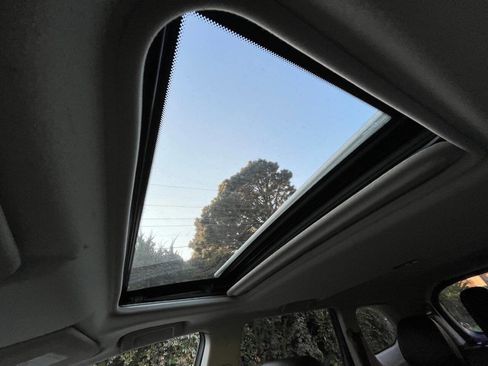 Used 2015 Mitsubishi Outlander SE image 15