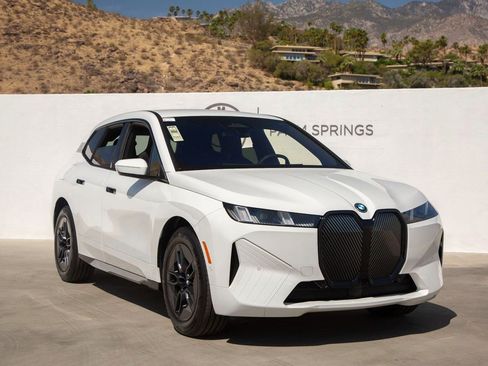 Used 2026 BMW iX xDrive45 w/ Premium Package image 8