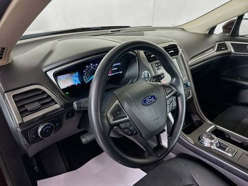 Used 2018 Ford Fusion SE w/ Fusion SE Technology Package image 10