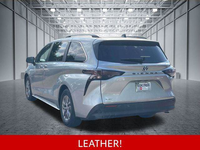 Certified 2025 Toyota Sienna XLE FWD image 10