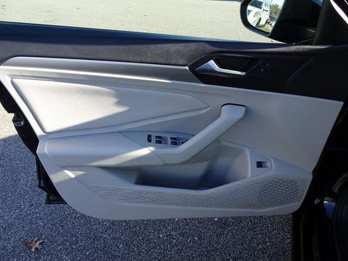 Used 2019 Volkswagen Jetta SE image 12