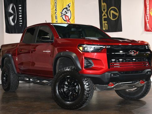 Used 2025 Chevrolet Colorado ZR2 w/ Technology Package AWD/4WD image 3