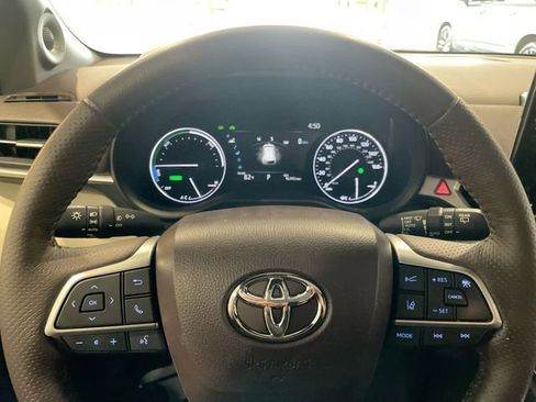 Used 2023 Toyota Sienna Platinum image 24