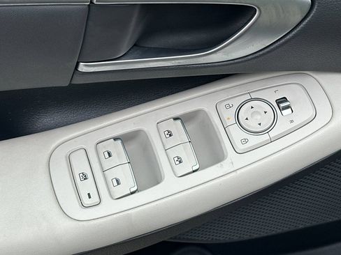Used 2025 Hyundai Sonata SEL FWD image 12