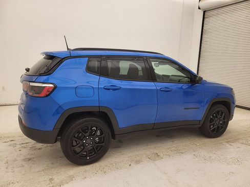 Used 2026 Jeep Compass Latitude image 13