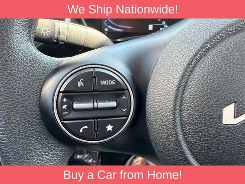 Used 2025 Kia Soul LX w/ LX Technology Package FWD image 12