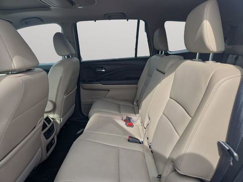 Used 2020 Honda Pilot Touring image 12