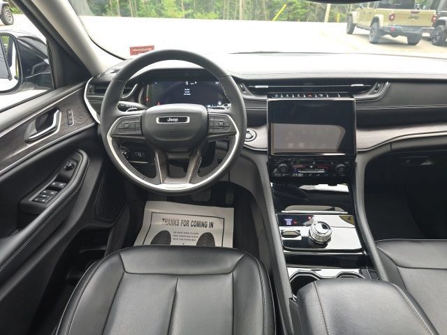 Used 2023 Jeep Grand Cherokee Limited AWD/4WD image 15