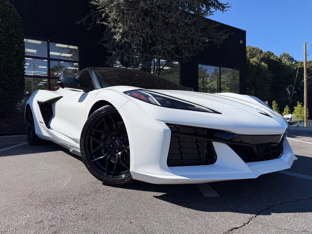 Used 2025 Chevrolet Corvette Z06 RWD image 8
