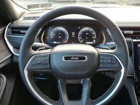 New 2025 Jeep Grand Cherokee L Limited image 16