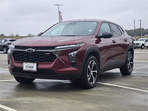 Certified 2024 Chevrolet Trax RS w/ Sunroof Package image 4