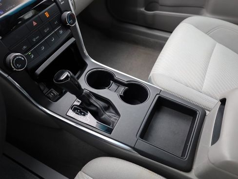 Used 2015 Toyota Camry XLE image 9