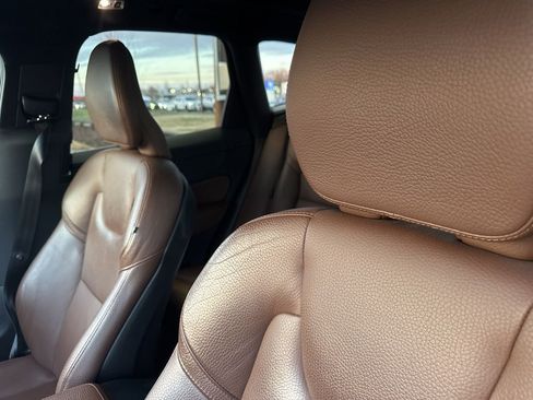 Used 2019 Volvo XC60 T5 Momentum w/ Premium Package image 5