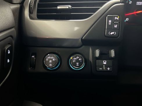 Used 2015 Chevrolet Tahoe LTZ AWD/4WD image 21