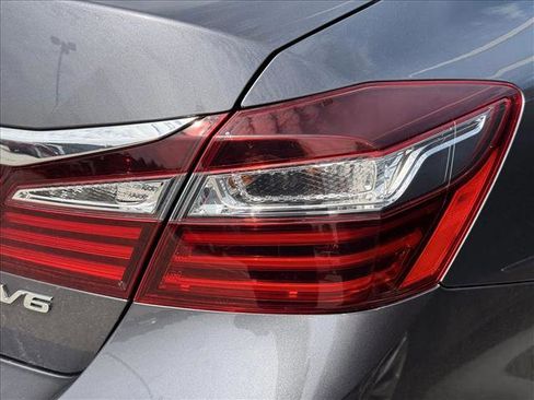 Used 2017 Honda Accord EX-L image 11