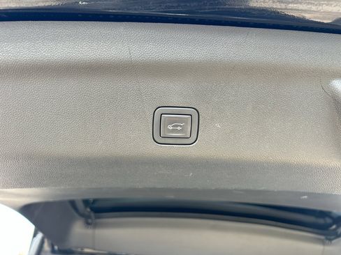 Used 2023 Chevrolet Tahoe Z71 w/ Z71 Off-Road Package image 33