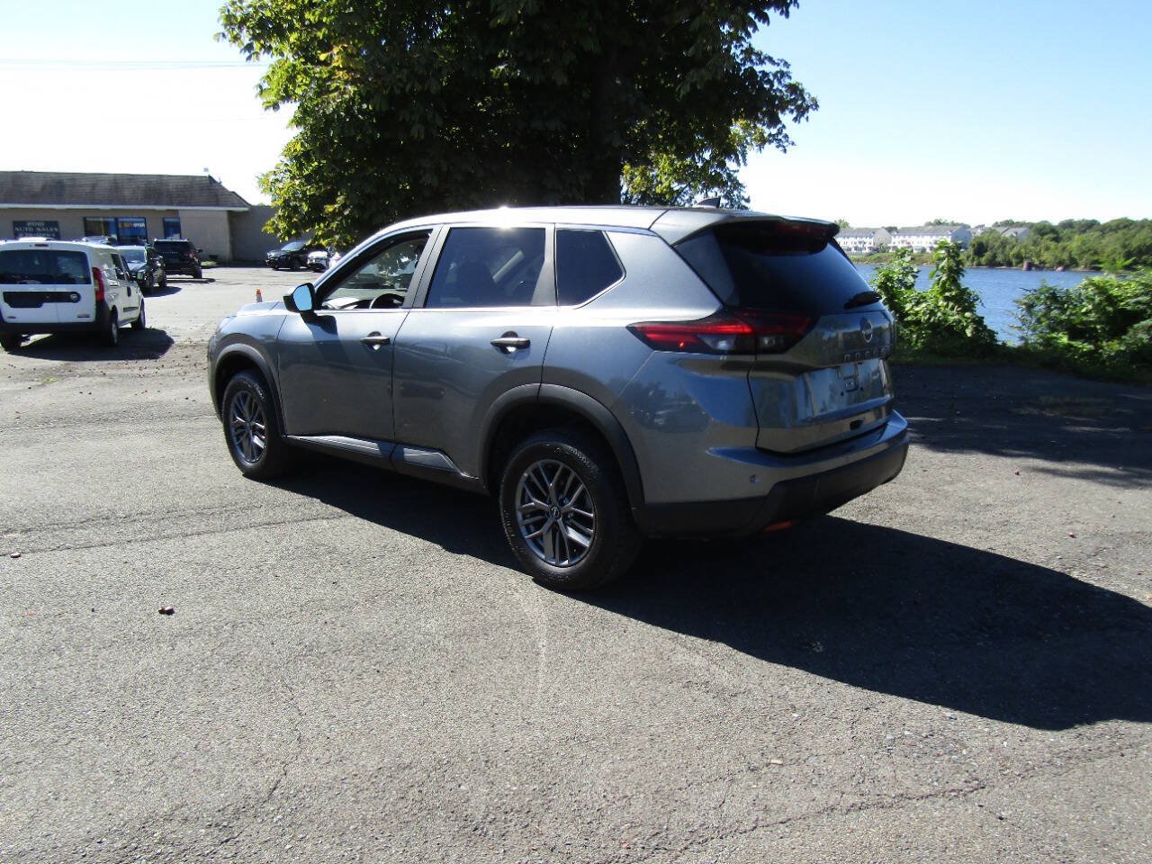 Used 2024 Nissan Rogue S AWD/4WD image 5