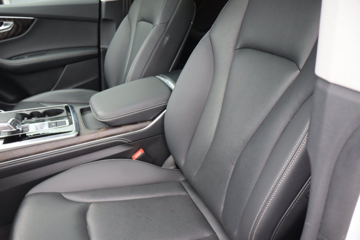 Used 2023 Audi Q8 Premium Plus AWD/4WD image 29