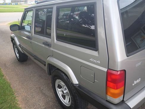 Used 2000 Jeep Cherokee Sport AWD/4WD image 8