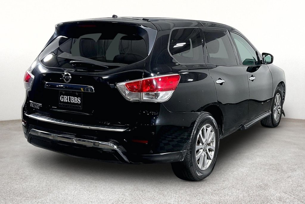 Used 2014 Nissan Pathfinder S w/ Cargo Package FWD image 2