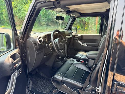 Used 2011 Jeep Wrangler Unlimited Rubicon w/ Dual Top Group AWD/4WD image 2