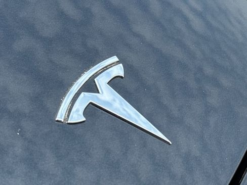 Used 2025 Tesla Model Y Long Range RWD image 6