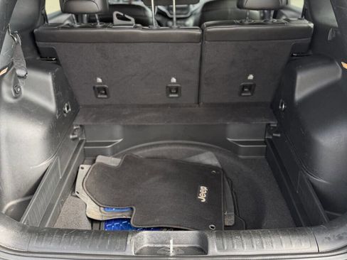 Used 2019 Jeep Cherokee Latitude Plus w/ Cold Weather Group image 2