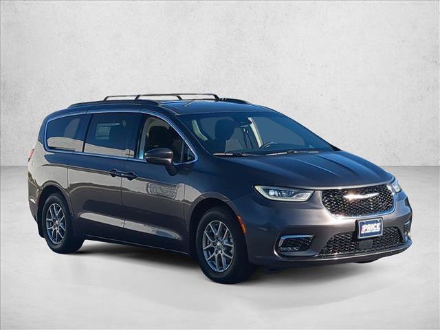 Used 2021 Chrysler Pacifica Touring FWD image 3