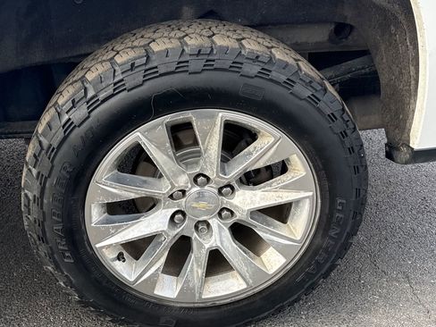 Used 2019 Chevrolet Silverado 1500 LTZ image 12