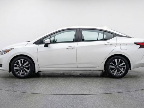 Used 2025 Nissan Versa SV image 3