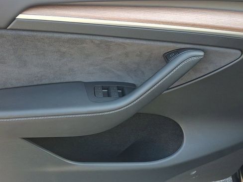 Used 2025 Tesla Model Y Long Range image 14