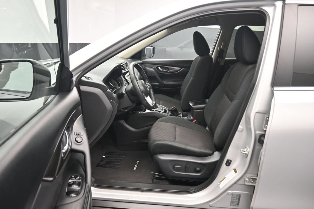 Used 2020 Nissan Rogue SV w/ Premium Package AWD/4WD image 11