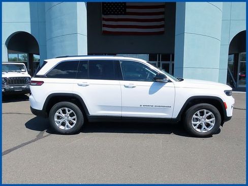 Used 2023 Jeep Grand Cherokee Limited AWD/4WD image 2