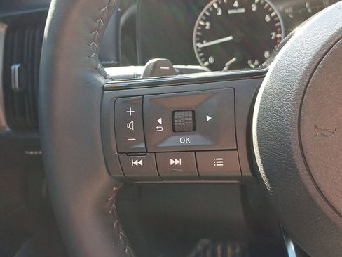 Used 2024 Nissan Pathfinder SL AWD/4WD image 18