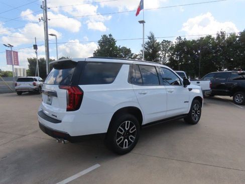 Used 2024 GMC Yukon AT4 w/ AT4 Premium Package AWD/4WD image 9