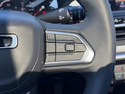 Used 2023 Jeep Compass Latitude w/ Sun and Sound Group AWD/4WD image 16