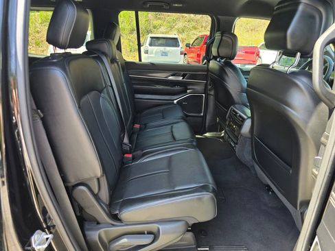 Used 2024 Jeep Wagoneer Series II w/ Flexible Seating Group AWD/4WD image 25